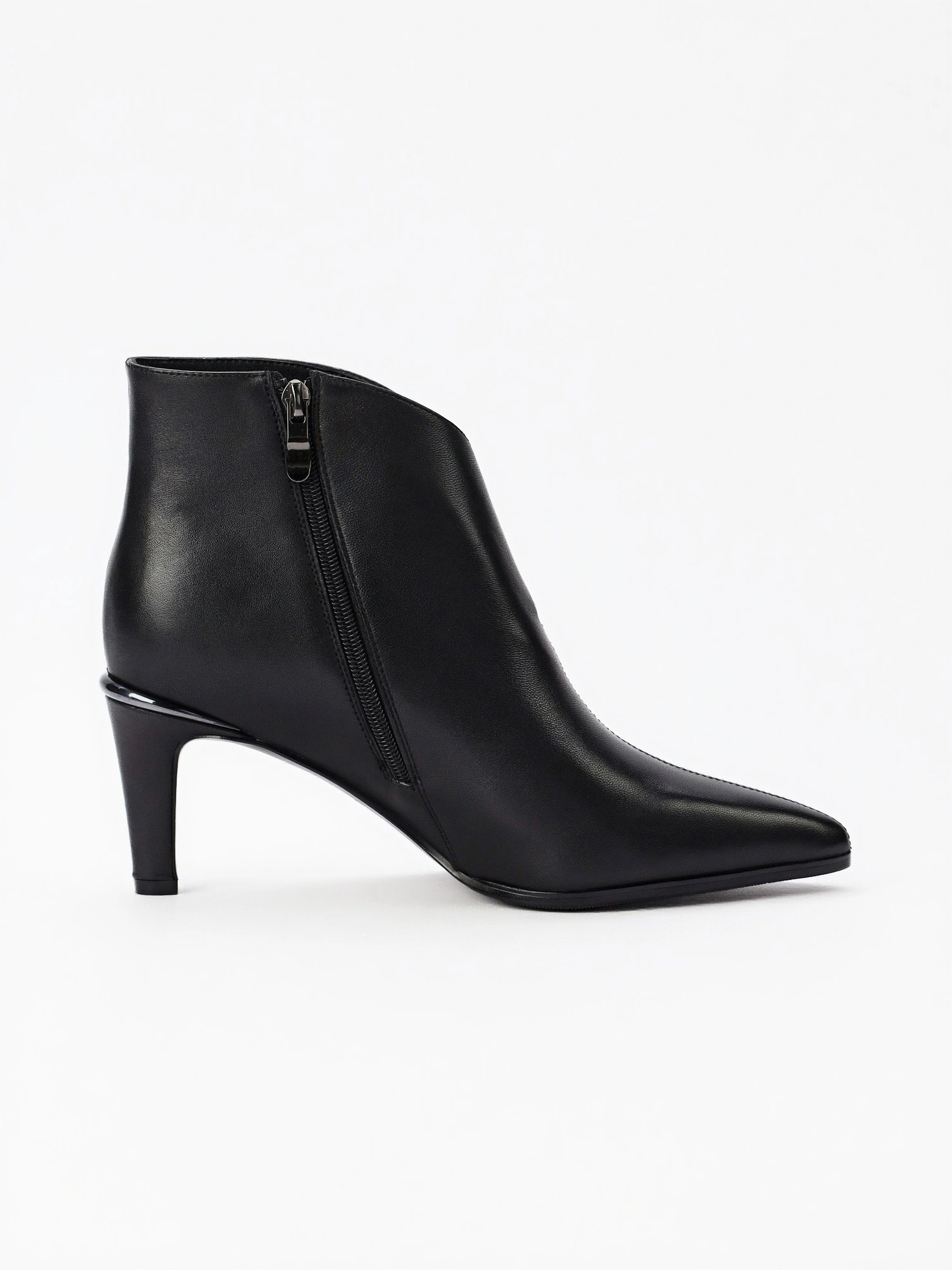 Ботинки женские чёрного цвета из натуральной кожи